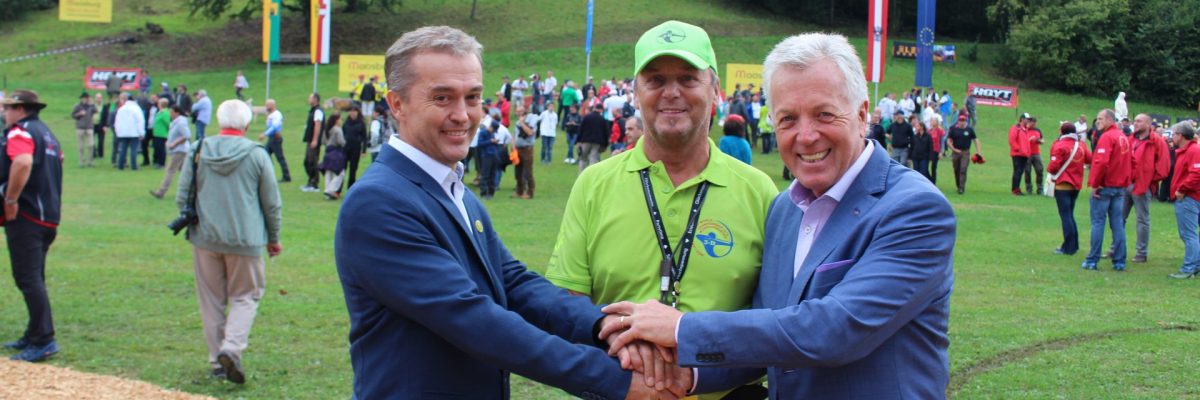 Weltpräsident Sebastian Vánky, Österreich-Präsident und Organisator Charly Egger und Bgm. Herbert Gaggl bei der Eröffnung