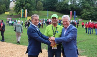 Weltpräsident Sebastian Vánky, Österreich-Präsident und Organisator Charly Egger und Bgm. Herbert Gaggl bei der Eröffnung