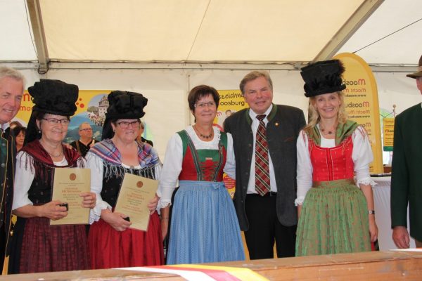 Goldenes+Verdienstzeichen+für+Gerti+Biedermann++und+Linde+Strutzmann