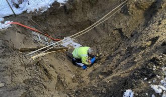 Monteur Willi Klatzer im Einsatz