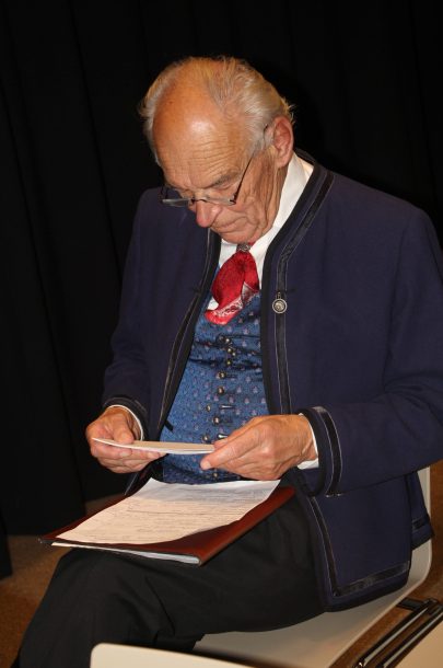 2 Horst Pollak bereitet sich sehr gewissenhaft auf seine Aufgabe als Sprecher vor