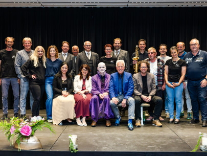Gruppenbild Eröffnung Bestattungshalle