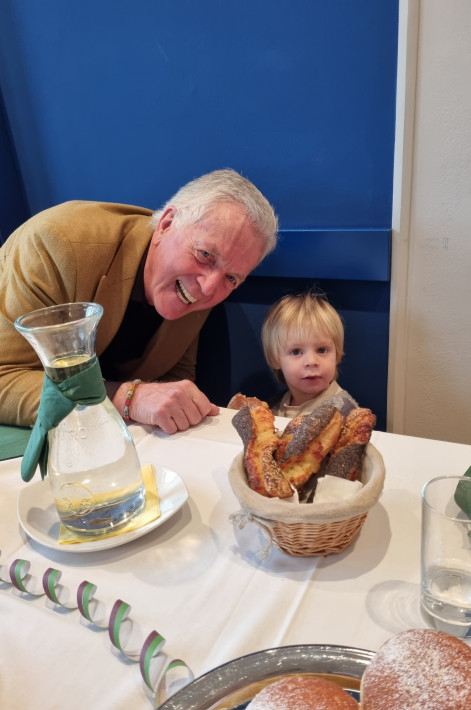 BGM mit Kind am Buffet