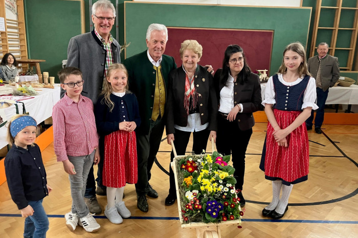 Osterbazar Trachtengruppe Tigring_Bild2